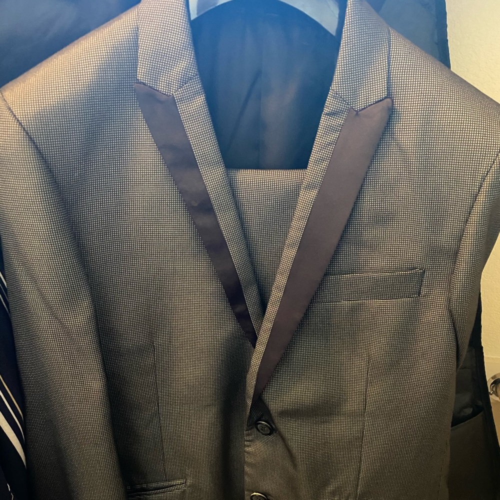 VAN HEUSEN SUIT !!